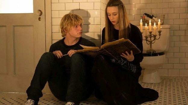 Кадр из сериала «Американская история ужасов», реж. Райан Мерфи, Брэд Фалчук/ FX, 20th Television, Netflix, Hulu и Disney+, 20th Century Fox Television