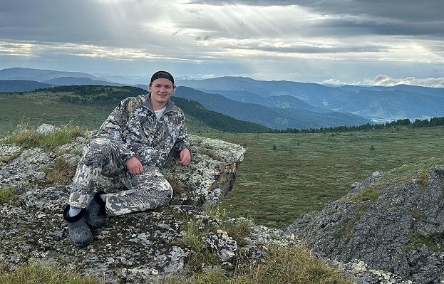 Кирилл Капризов провел свой летний отпуск в России. Хоккеист «Миннесоты» Кирилл Капризов в горах