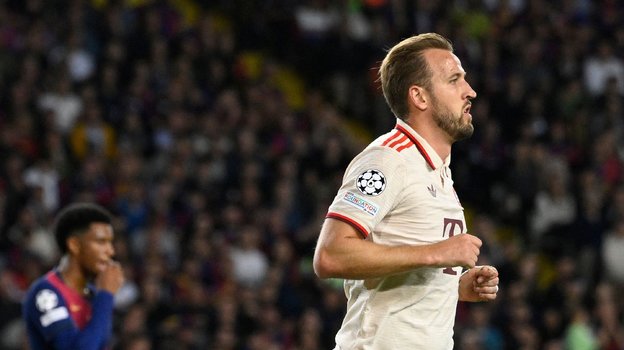 Игрок «Баварии» Харри Кейн в матче Лиги чемпионов против «Барселоны». 23 октября 2024 года.