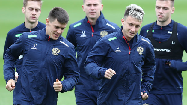 Игроки сборной России Даниил Хлусевич и Александр Головин на октябрьском сборе.