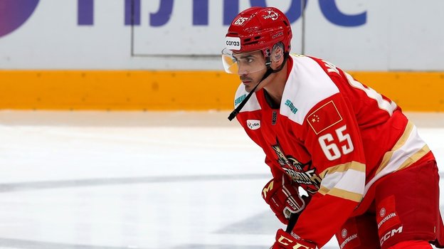 Нападающий «Куньлуня» Наиль Якупов.