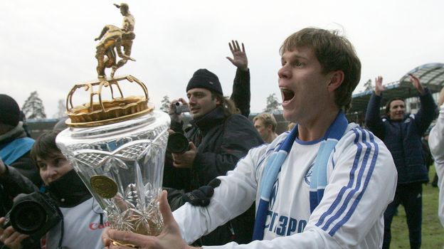 Владислав Радимов с кубком за победу в РПЛ в 2007 году.