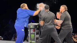 «***** это все!» Русский Пельмень не забрал пояс в лиге пощечин