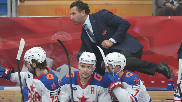 Главный тренер СКА Роман Ротенберг с игроками команды. Главный тренер СКА Роман Ротенберг с игроками команды