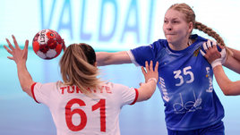 Гандболистка Валерия Кирдяшева (№ 35) в матче за сборную России