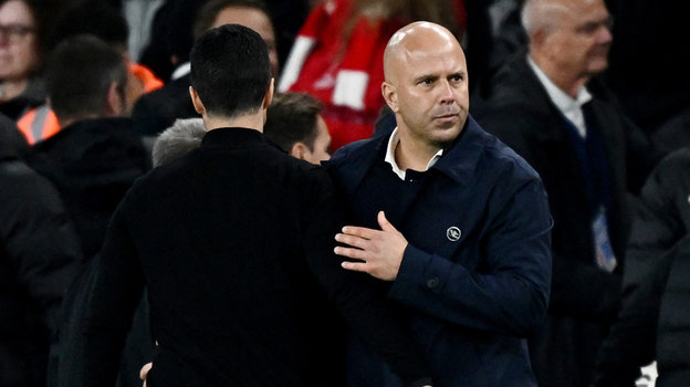 Арне Слот (справа) и Микель Артета.