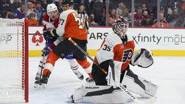 В НХЛ впервые сыграл белорусский вратарь! Все межсезонье он саботировал поездку в «Филадельфию»