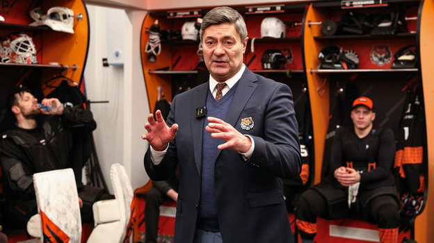 Бывший главный тренер «Амура» Андрей Мартемьянов. Бывший главный тренер «Амура» Андрей Мартемьянов