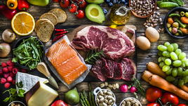 Разные продукты на столе