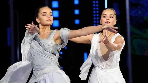 Дина и Арина Аверины.