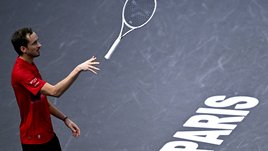 «Может, стоит играть до 50 где-то, где уже побеждал». Медведев: год без титулов и забавная статистика