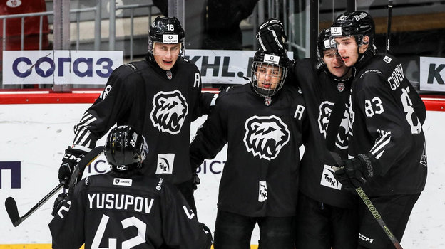 Игроки «Белых Медведей» в матче с «Сибирскими Снайперами».