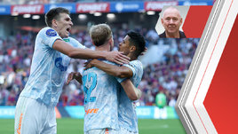 Игроки «Зенита» Александр Соболев, Лусиано Гонду и Дуглас Сантос в матче против ЦСКА (0:1)