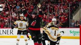 Безумный матч «Каролины»: разбили «Бостон», у Свечникова — первый дубль в сезоне