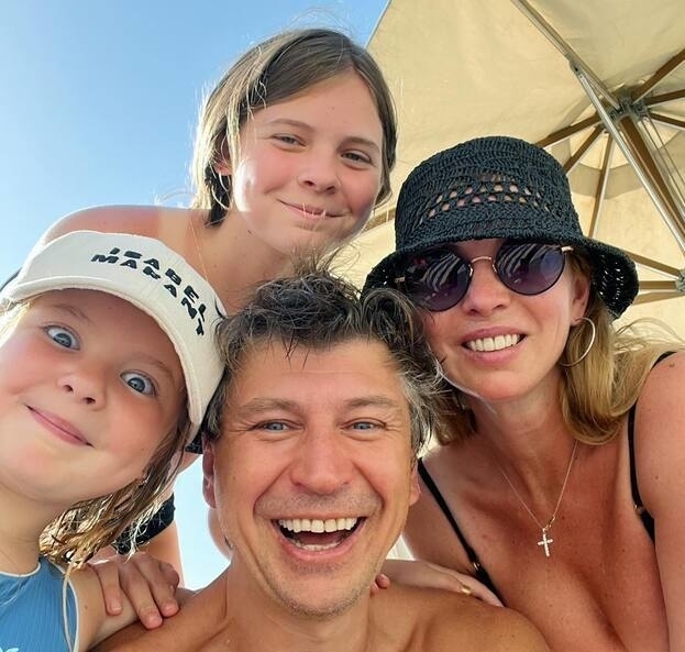 Татьяна Тотьмянина и Алексей Ягудин с детьми.