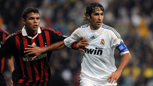 Тиаго Силва и Рауль в матче «Реал» — «Милан» сезона-2009/10.