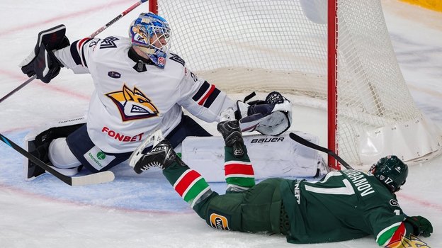 Вратарь «Металлурга» Александр Смолин в матче против «Ак Барса».