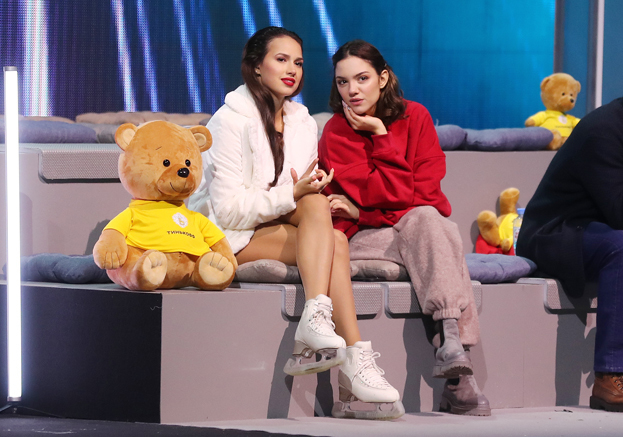 Фигуристки Алина Загитова и Евгения Медведева. Фигуристки Алина Загитова и Евгения Медведева