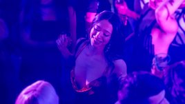 Кадр из фильма «Анора», реж. Шон Бейкер/ Neon