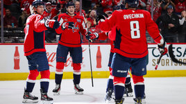 Форварды клуба НХЛ «Вашингтон Кэпиталз» Александр Овечкин, Дилан Строум, Алексей Протас