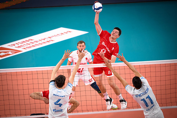 Капитан «Белогорья» Павел Тетюхин (8) в матче против казанского «Зенита». Капитан «Белогорья» Павел Тетюхин (8) в матче против казанского «Зенита».