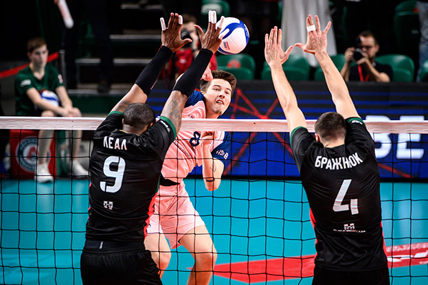 Капитан «Белогорья» Павел Тетюхин (8) в матче против «Локомотива». Капитан «Белогорья» Павел Тетюхин (8) в матче против «Локомотива».