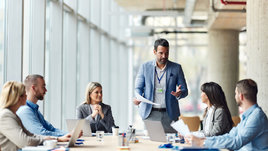 Руководитель со своей командой