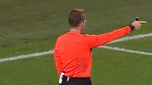 Судья указал на «точку» после ошибки Тайрона Мингса.