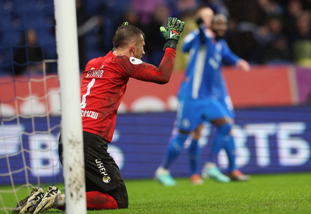 Вратарь «Ростова» Рустам Ятимов. Вратарь «Ростова» Рустам Ятимов