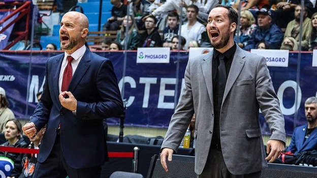 Главный тренер «Автодора» Миленко Богичевич и его ассистент Эдуард Рауд. Главный тренер «Автодора» Миленко Богичевич и его ассистент Эдуард Рауд.