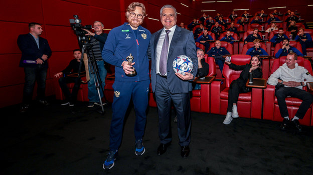 Валерий Карпин и Сергей Шишкарев на предпросмотре фильма «Федя. Народный футболист». Валерий Карпин и Сергей Шишкарев на предпросмотре фильма «Федя. Народный футболист»