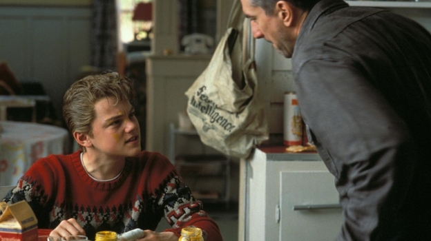 Кадр из фильма «Жизнь этого парня» / реж. Майкл Кейтон-Джонс / Warner Bros