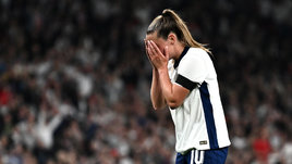 «Ни разу не слышал, чтобы на мужском матче говорили такое». Комментатор оскорбил футболистку сборной Англии в прямом эфире