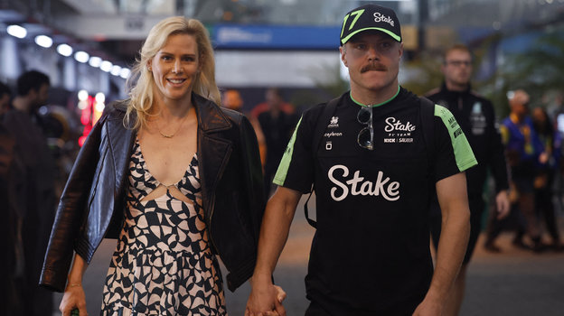 Тиффани Кромвель и Валттери Боттас. Тиффани Кромвель и Валттери Боттас