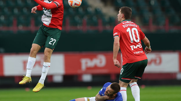 Футболисты «Локомотива» Вадим Раков и Дмитрий Воробьев.