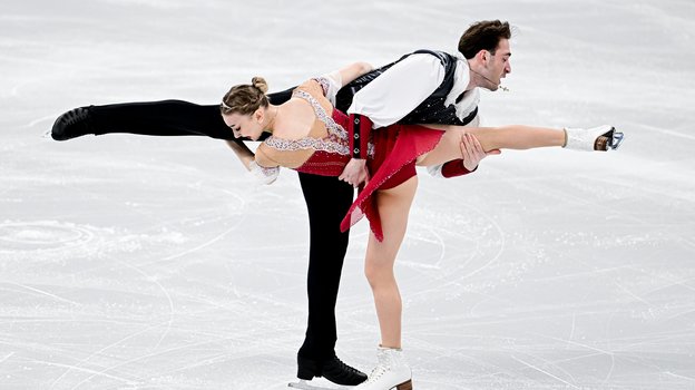 Анастасия Метелкина и Лука Берулава.