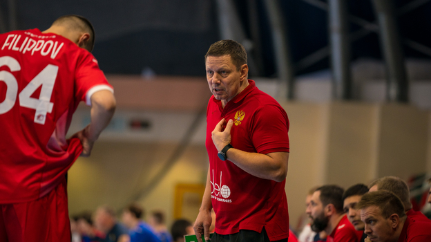 Главный тренер сборной России Лев Воронин.