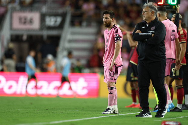 Капитан «Интер Майами» Лионель Месси в матче против «Атланты Юнайтед». Капитан «Интер Майами» Лионель Месси в матче против «Атланты Юнайтед»