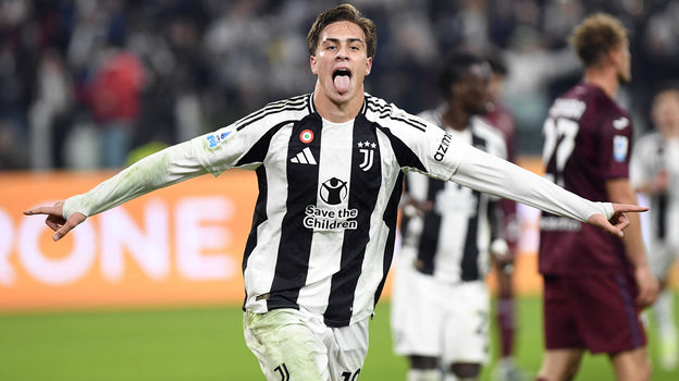 Полузащитник «Ювентуса» Кенан Йылдыз празднует гол в матче против «Торино». Полузащитник «Ювентуса» Кенан Йылдыз празднует гол в матче против «Торино»
