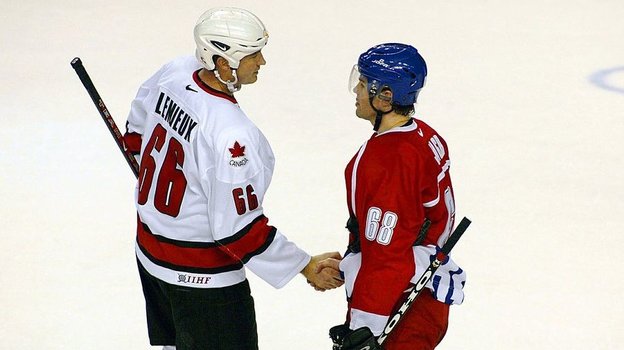 Яромир Ягр и Марио Лемье на Олимпиаде-2002 в Солт-Лейк-Сити.