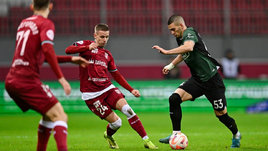 Полузащитник «Рубина» Никола Чумич (№ 24) и полузащитник «Краснодара» Александр Черников (№ 53).