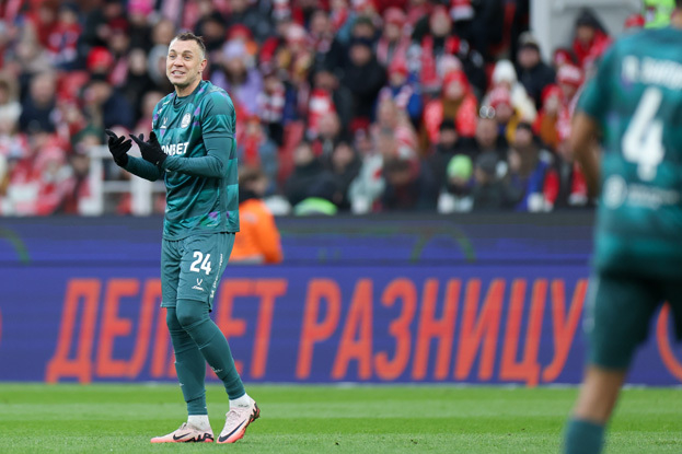 Нападающий «Акрона» Артем Дзюба. Нападающий «Акрона» Артем Дзюба