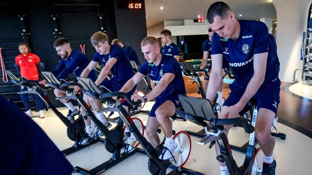 Сборная России тренируется на базе «Краснодара» в Четуке.