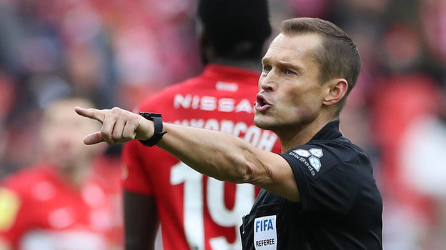 Судья Владислав Безбородов.