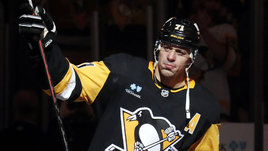 Праздник Малкина после 500 голов в НХЛ: золотая клюшка, поздравление Овечкина и билет на финал Лиги чемпионов