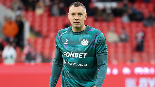 Нападающий «Акрона» Артем Дзюба. Нападающий «Акрона» Артем Дзюба