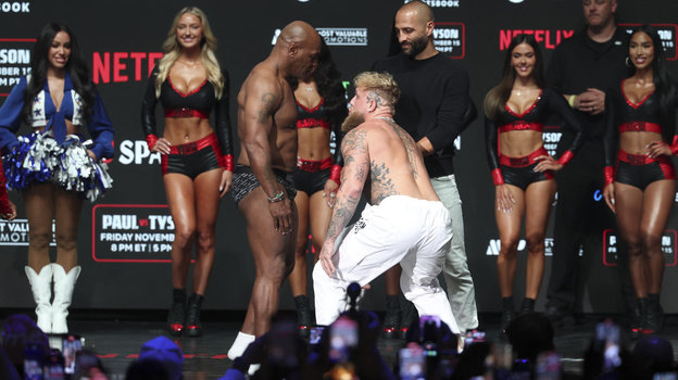 Майк Тайсон и Джейк Пол на битве взглядов. Майк Тайсон и Джейк Пол