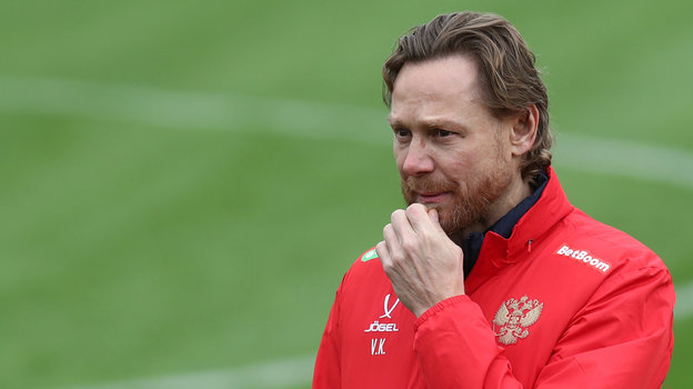 Главный тренер сборной России Валерий Карпин.