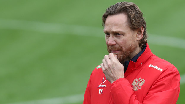 Главный тренер сборной России Валерий Карпин. Главный тренер сборной России Валерий Карпин