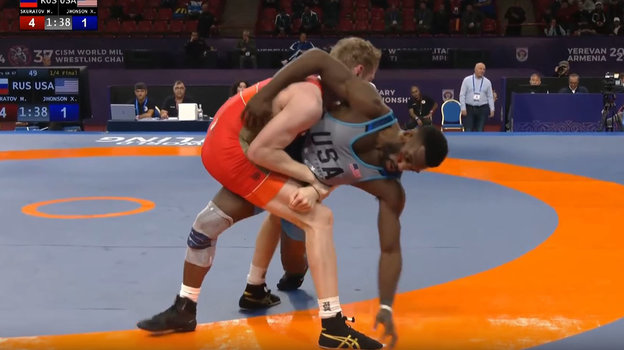 Максим Скуратов (слева) на чемпионате по вольной борьбе среди военнослужащих. Ереван 20 ноября. Максим Скуратов (слева) на чемпионате по вольной борьбе среди военнослужащих. Ереван 20 ноября.